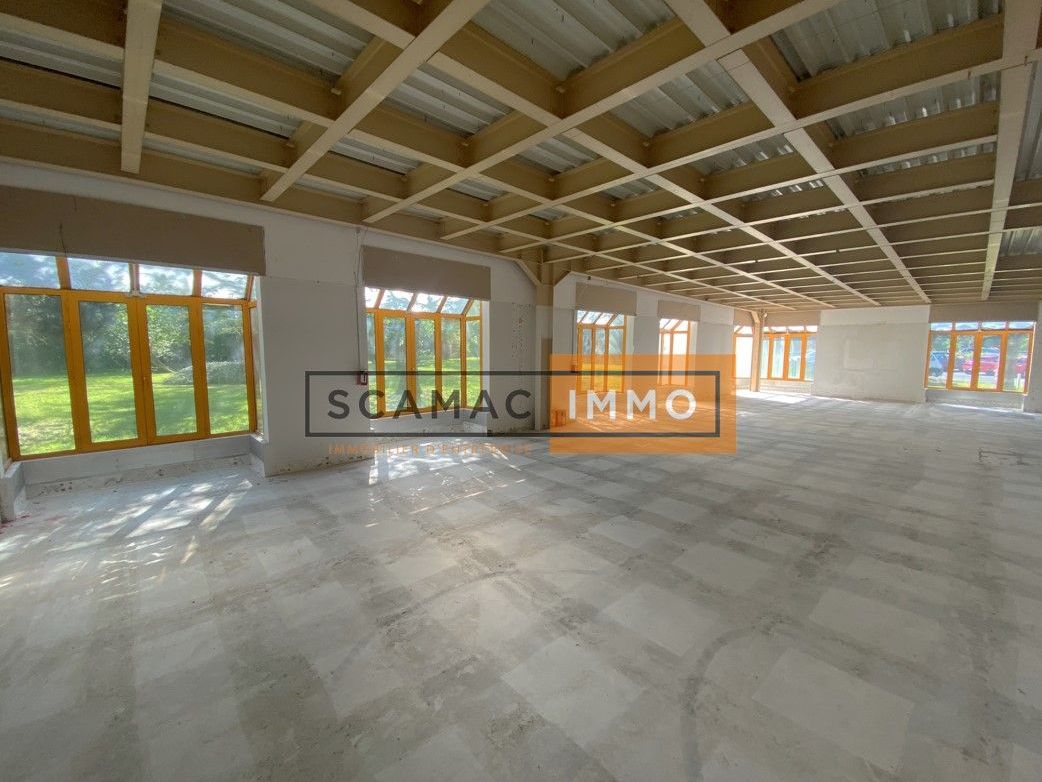 Local d'activités de 1055m²