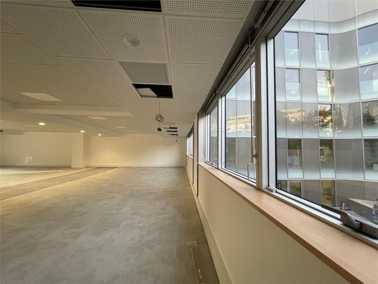 Bureau de 242m²