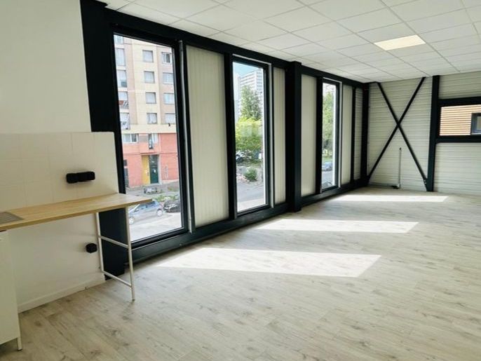 Local d'activités de 180m²