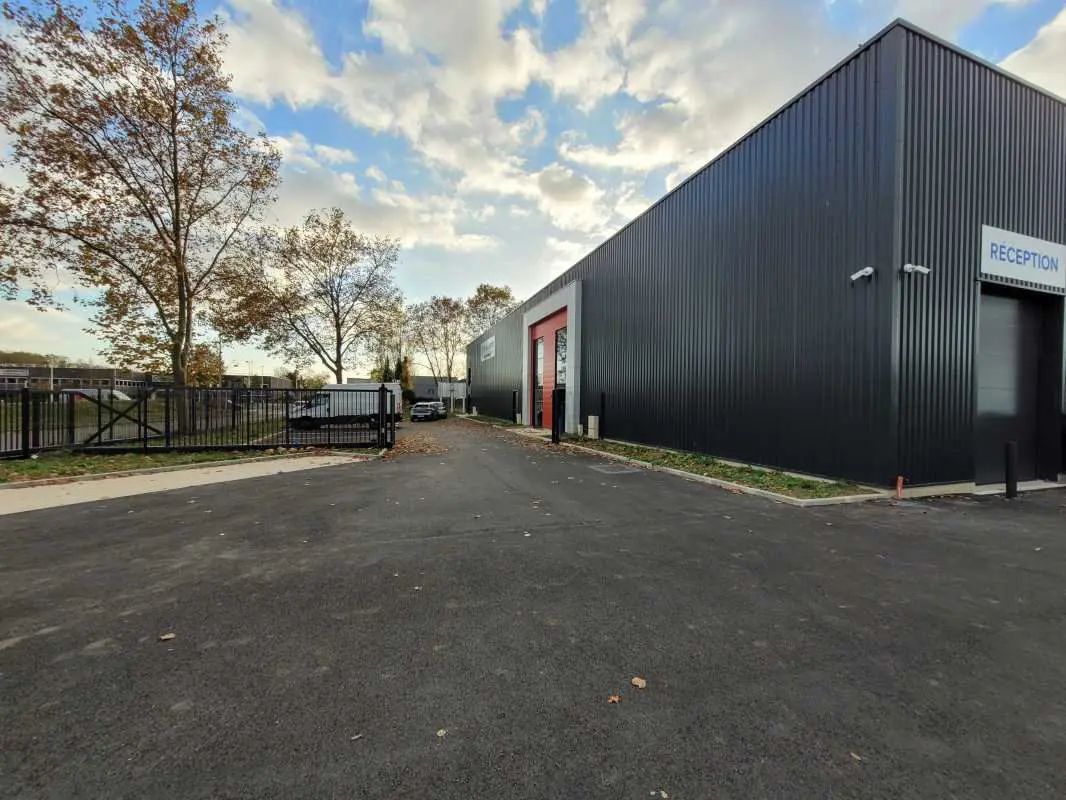 Location Local d'activités 396 m² non divisibles