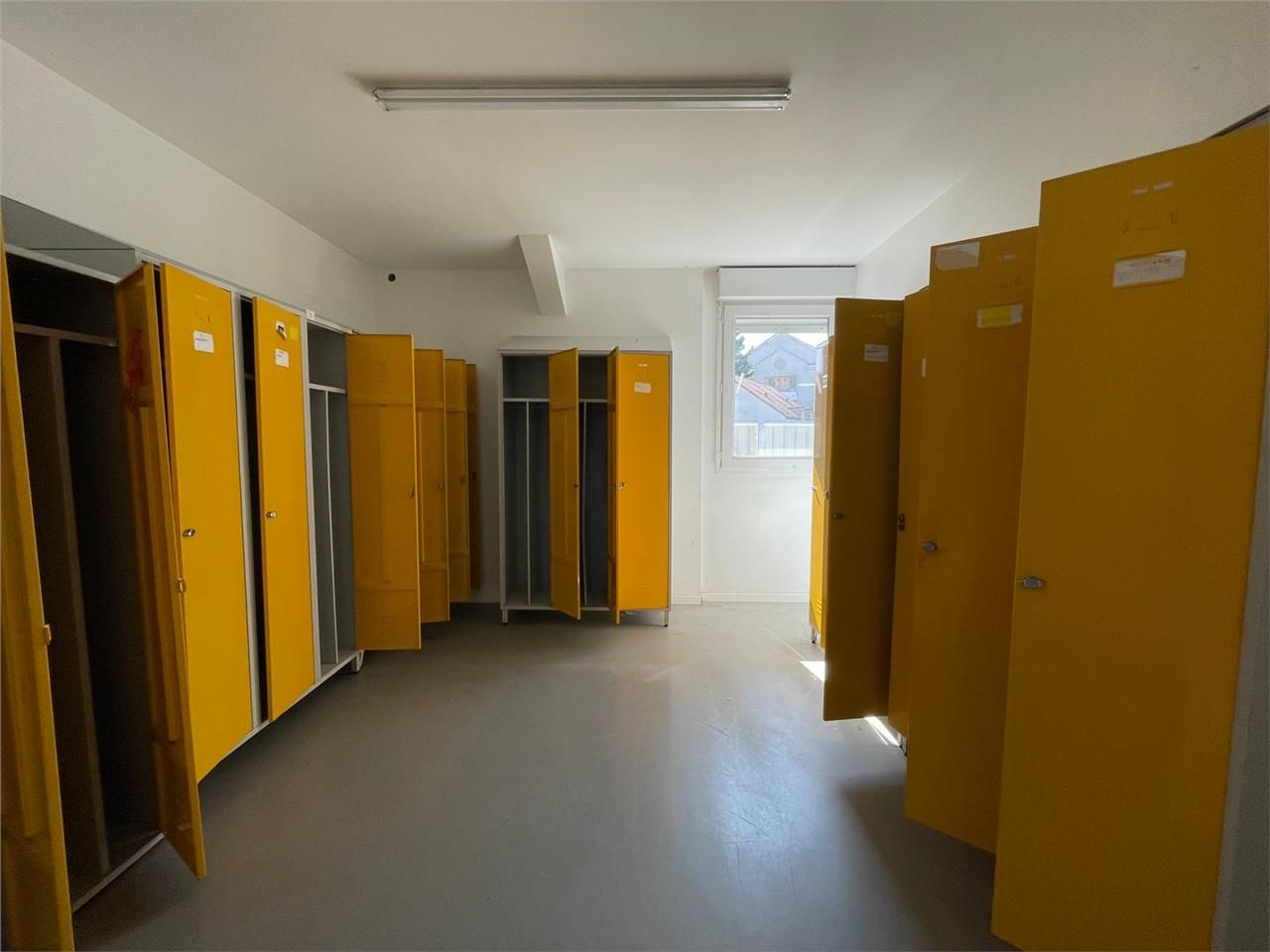 Local d'activités de 2034m²