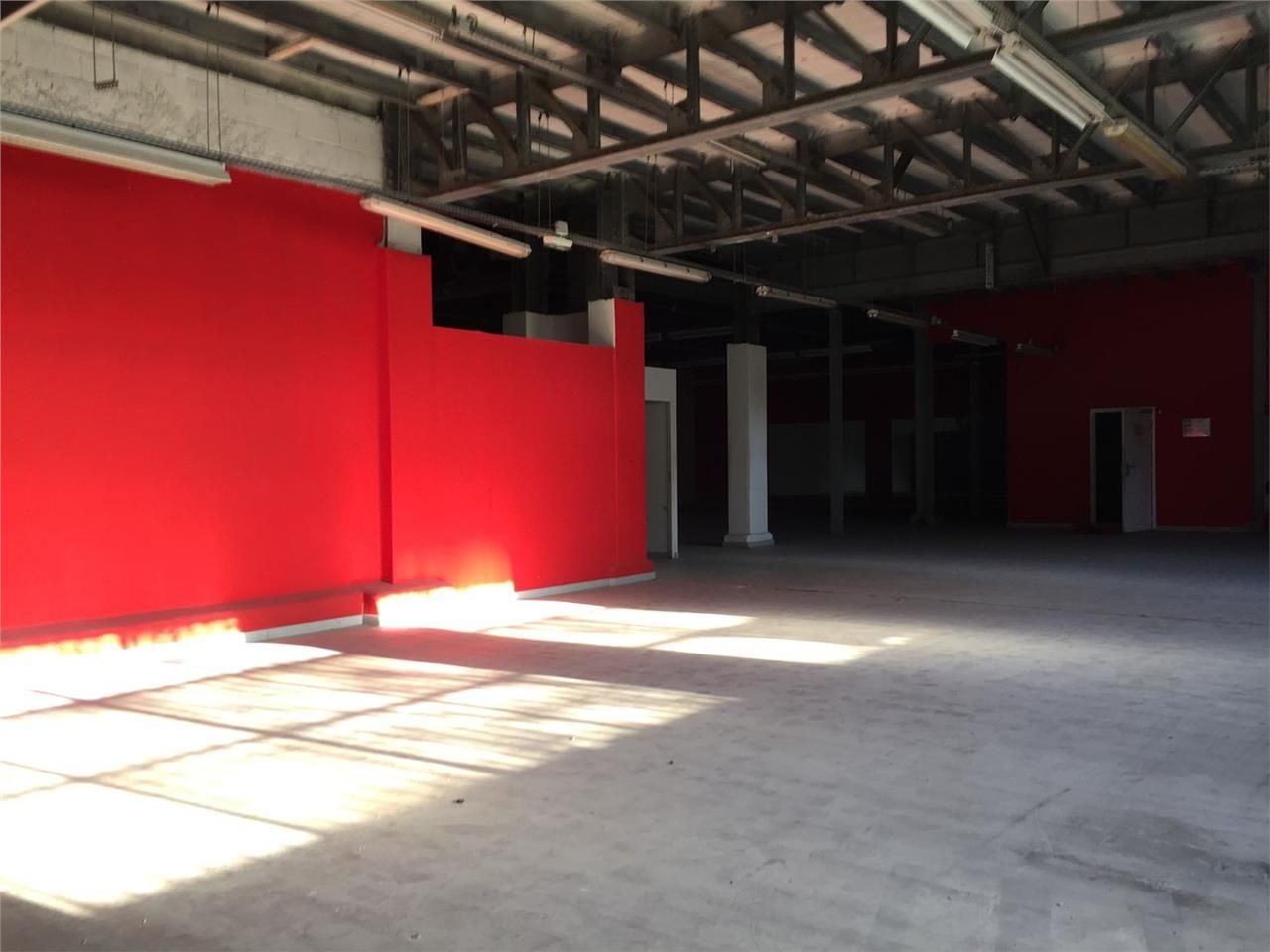 Location Entrepôt 1200 m² non divisibles