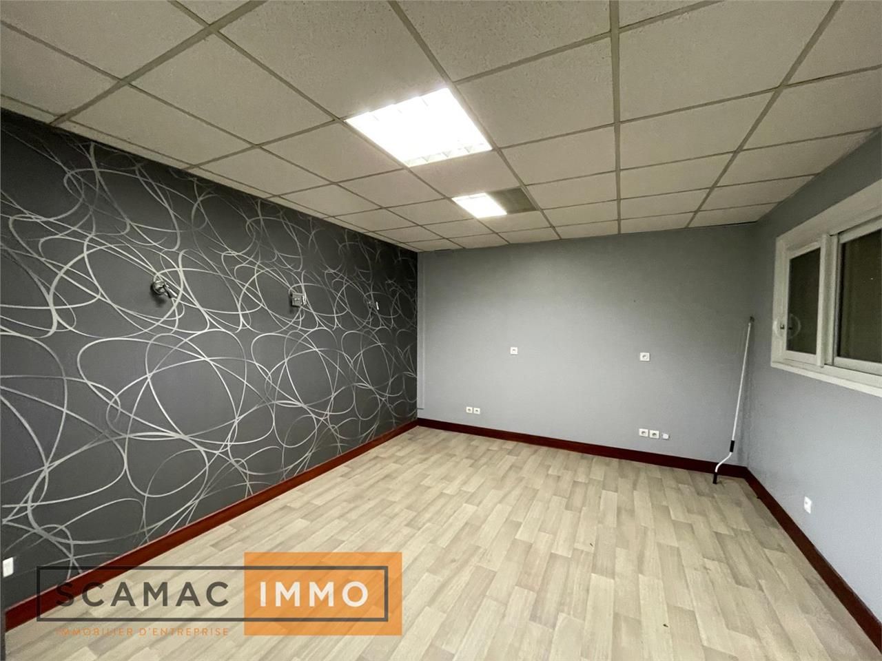 Locaux mixtes de 409m²