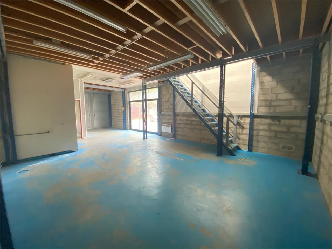 Location Local d'activités 142 m² non divisibles