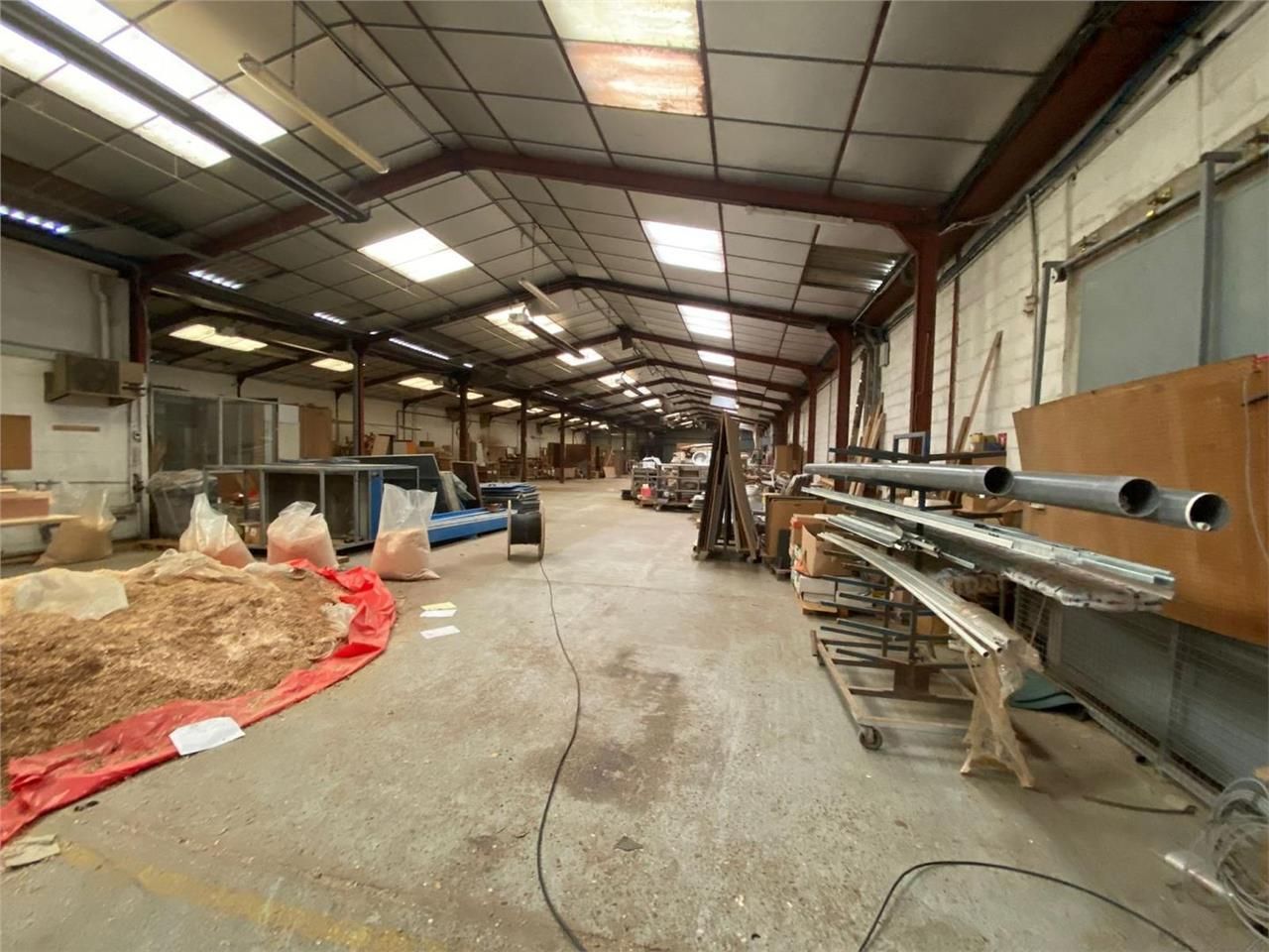 Location Local d'activités 1495 m² non divisibles