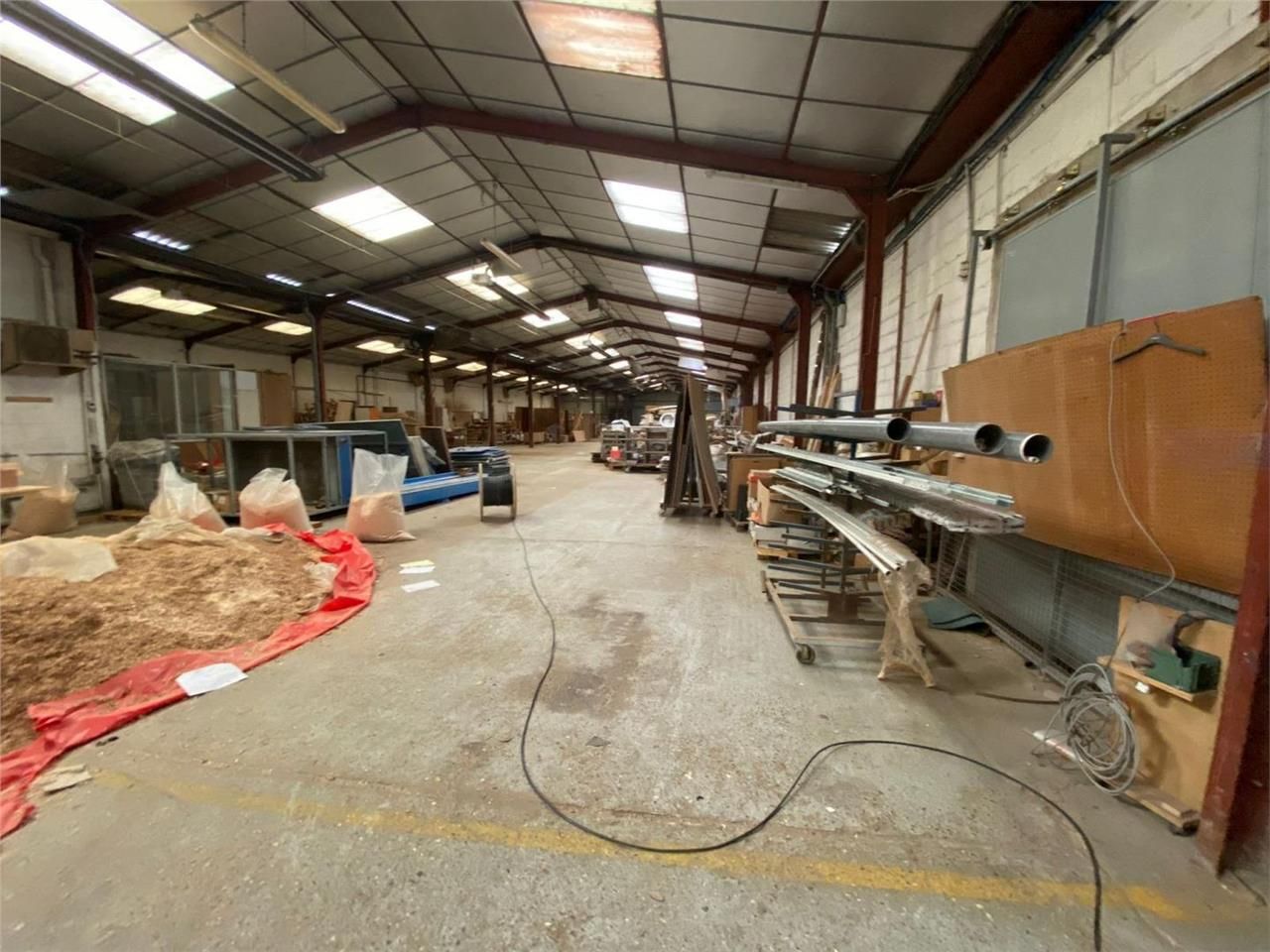 Local d'activités de 1495m²