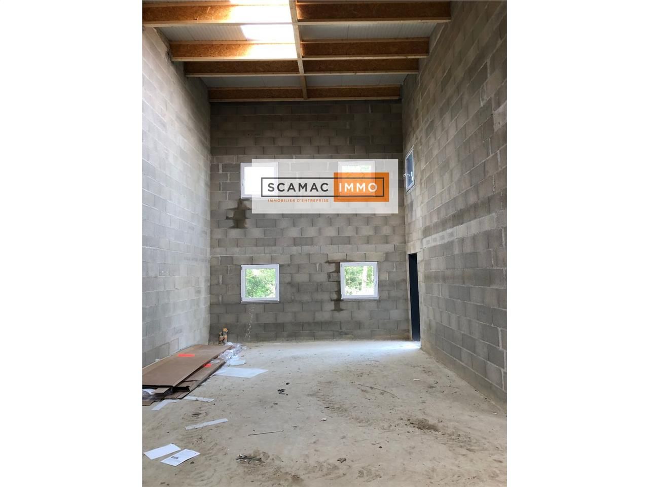Local d'activités de 195m²