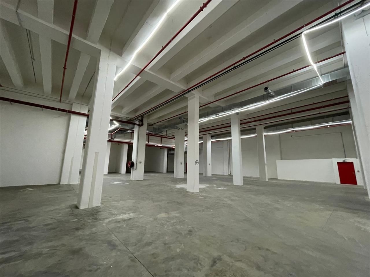 Location Entrepôt 1366 m² non divisibles