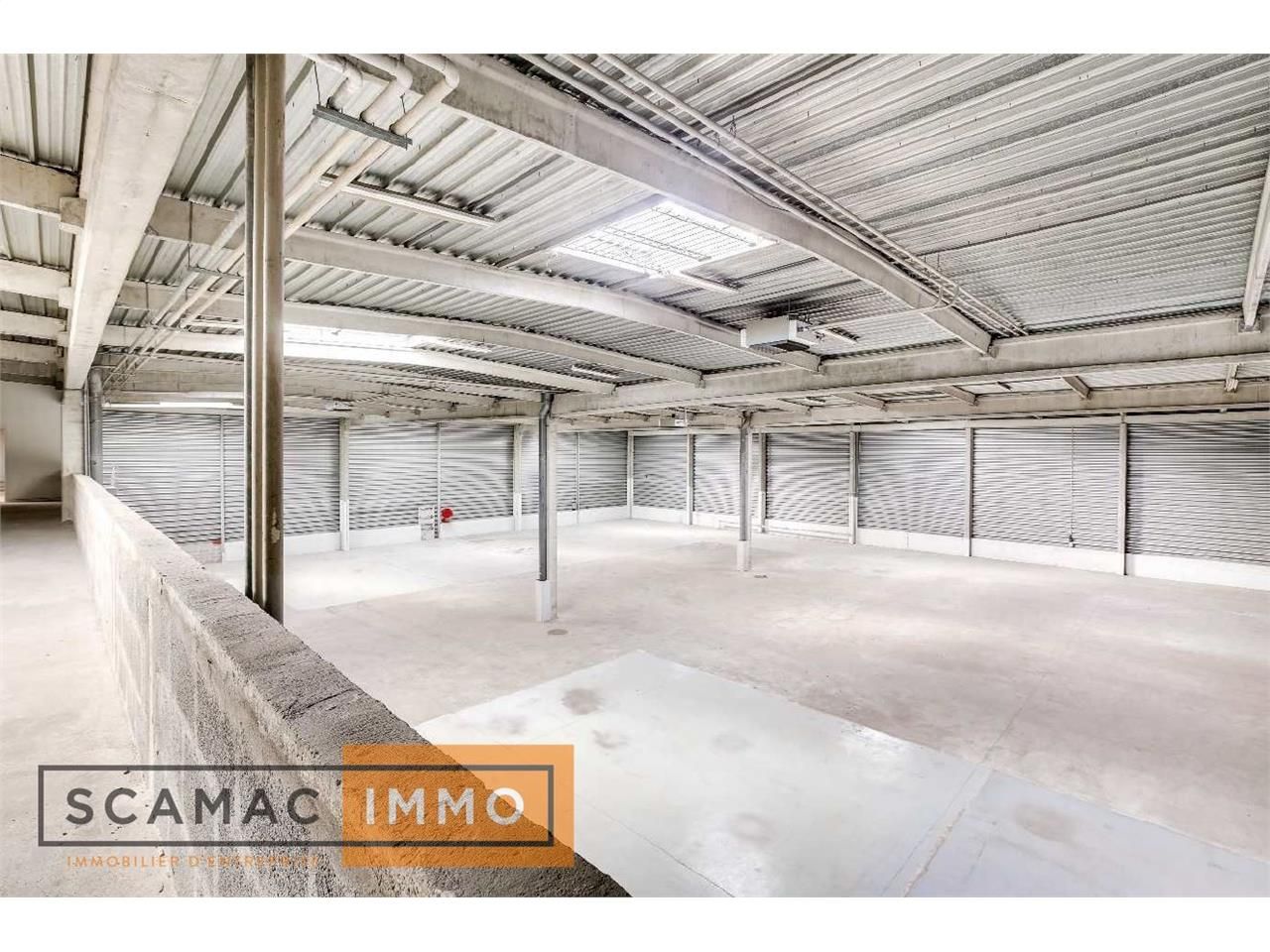 Entrepôt de 2400m²