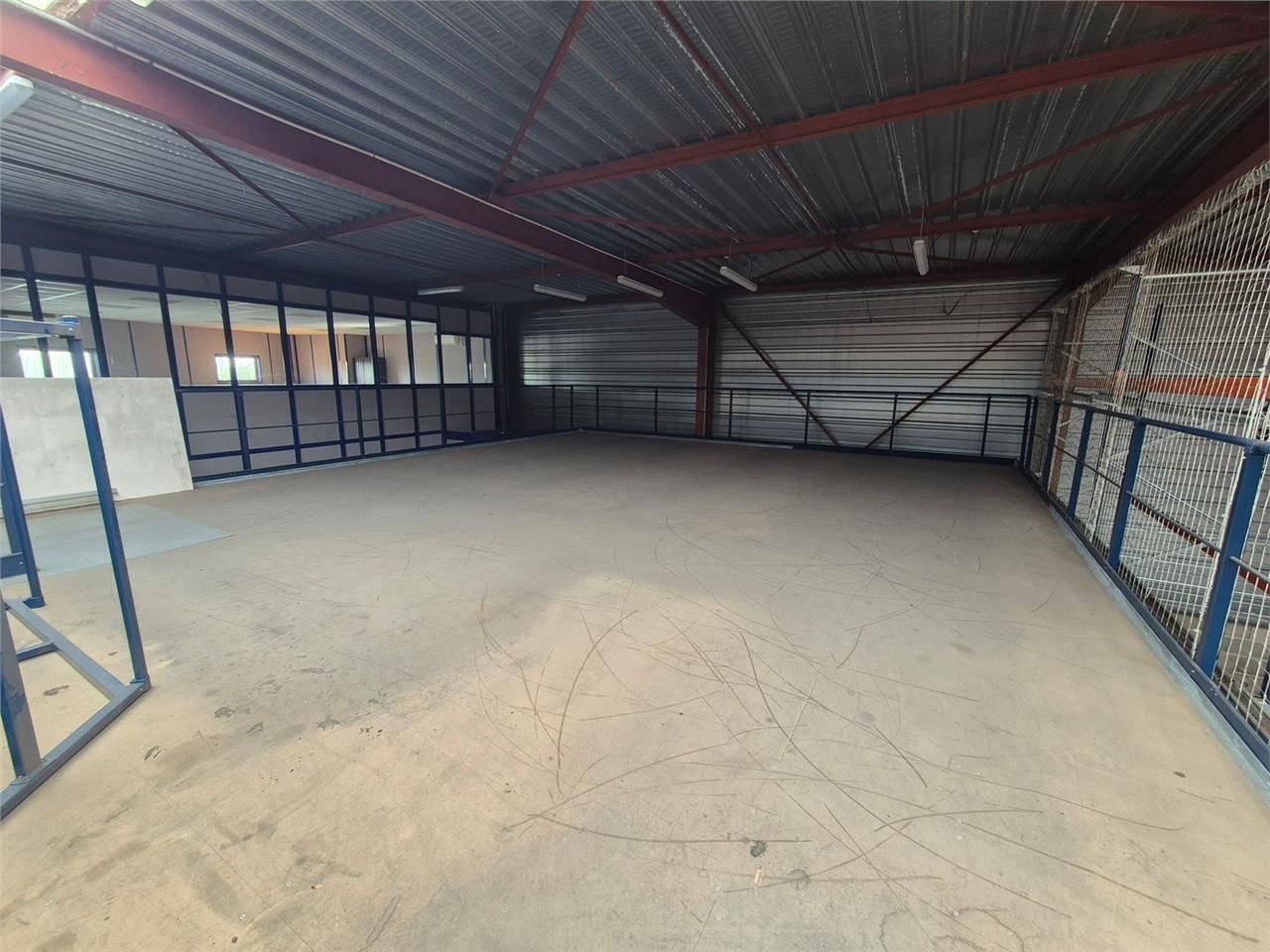 Local d'activités de 892m²
