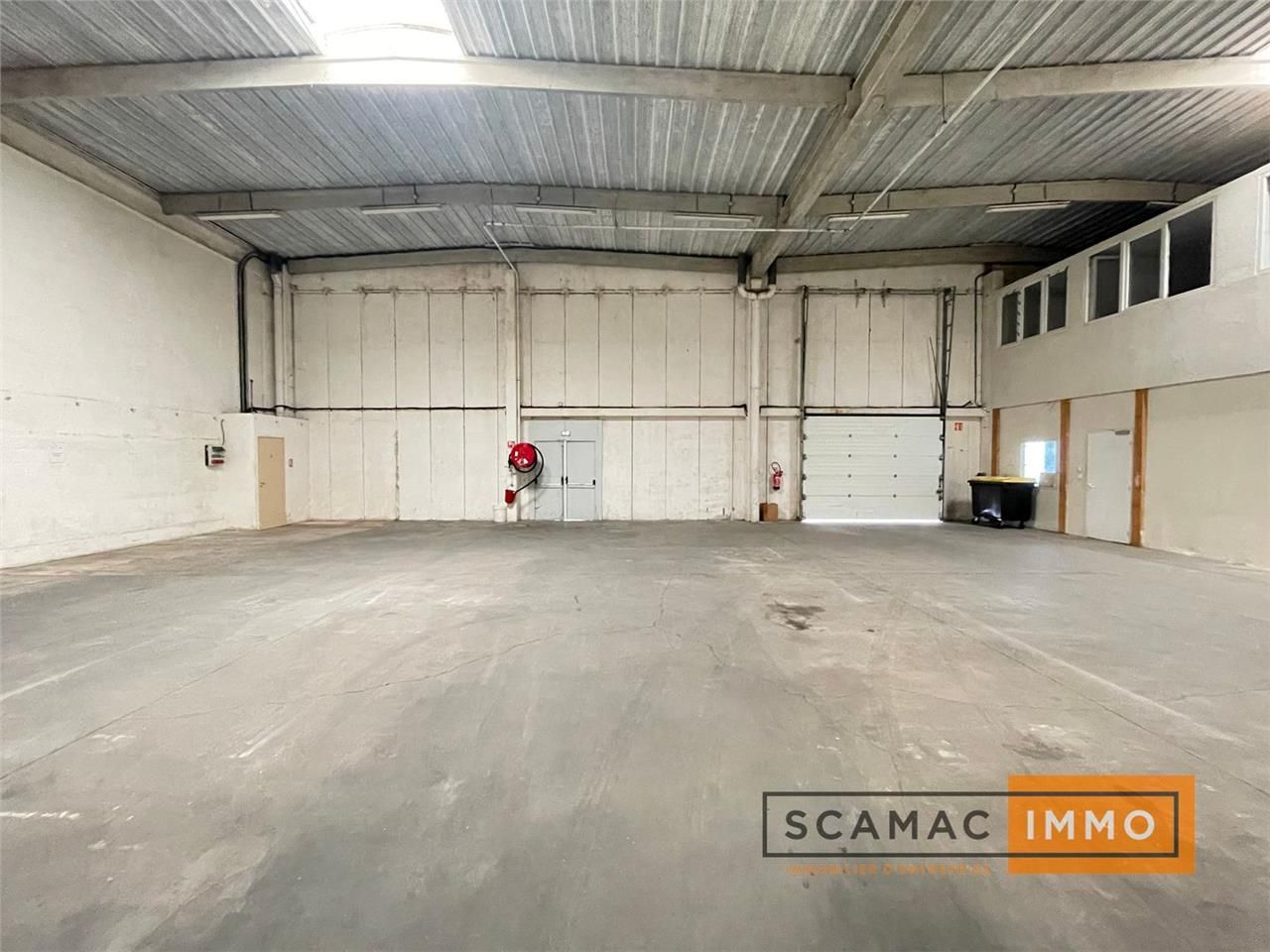 Local d'activités de 1212m²