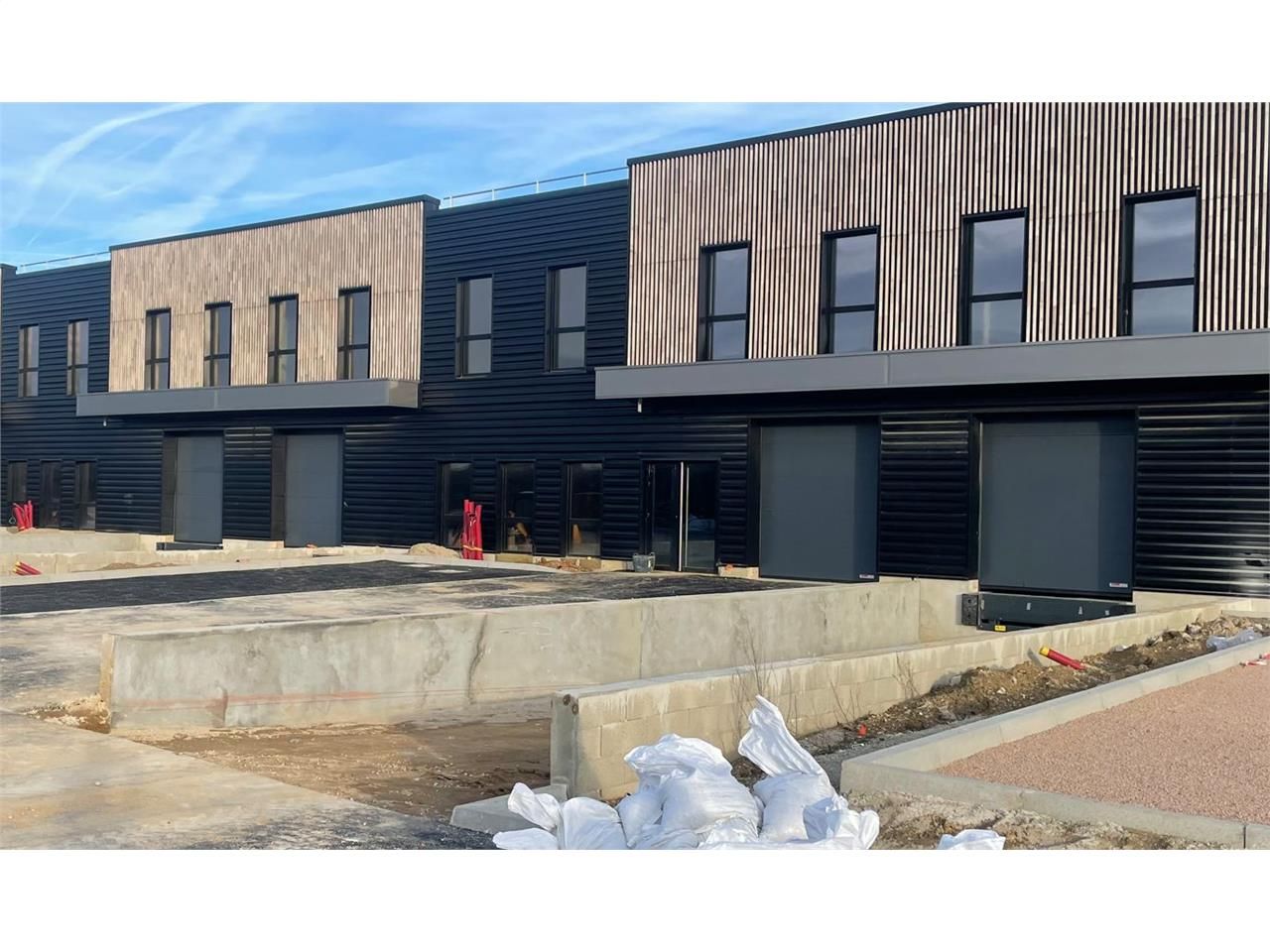 Location Entrepôt 1200 m² non divisibles