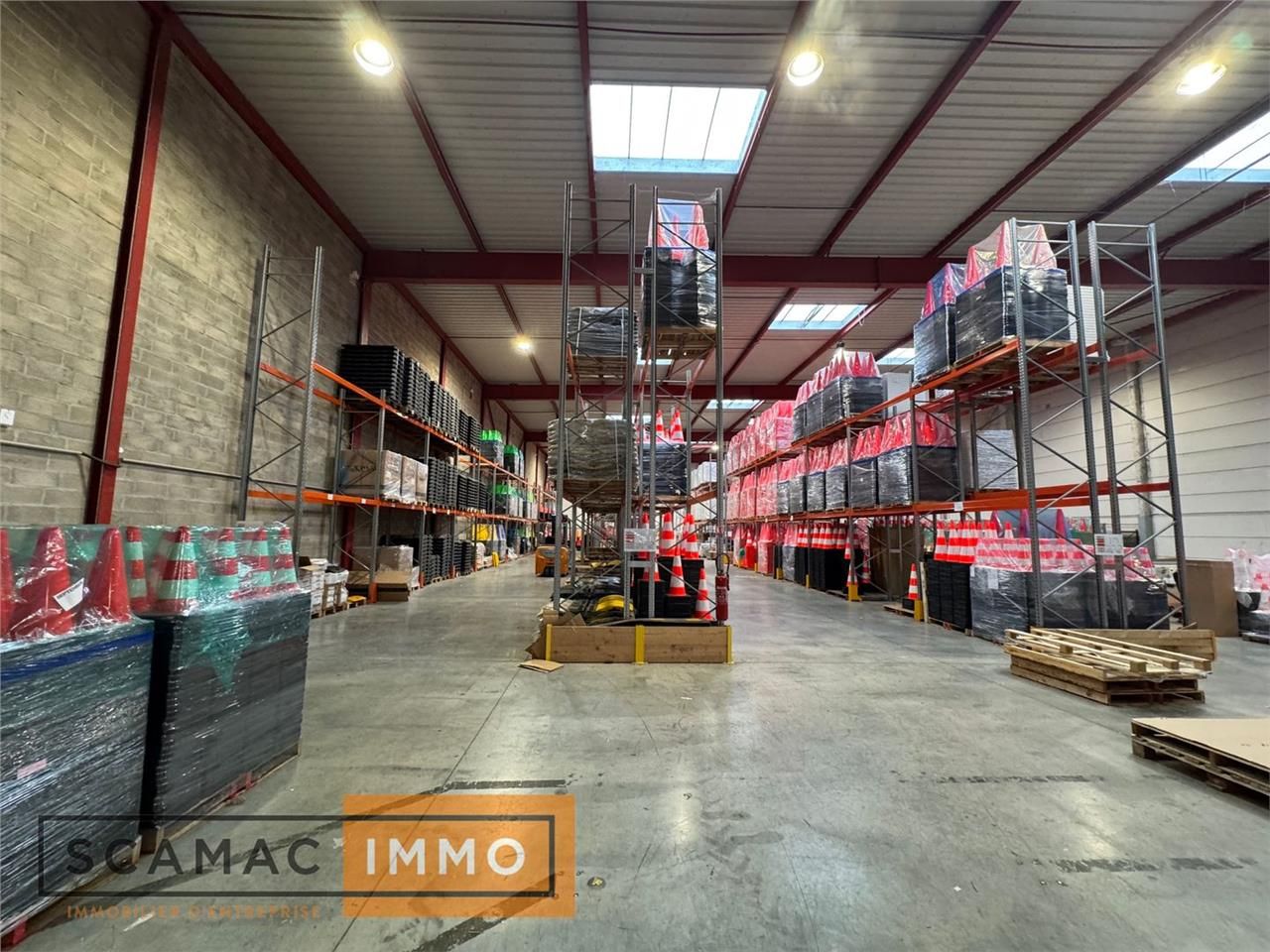 Location Entrepôt 1835 m² non divisibles