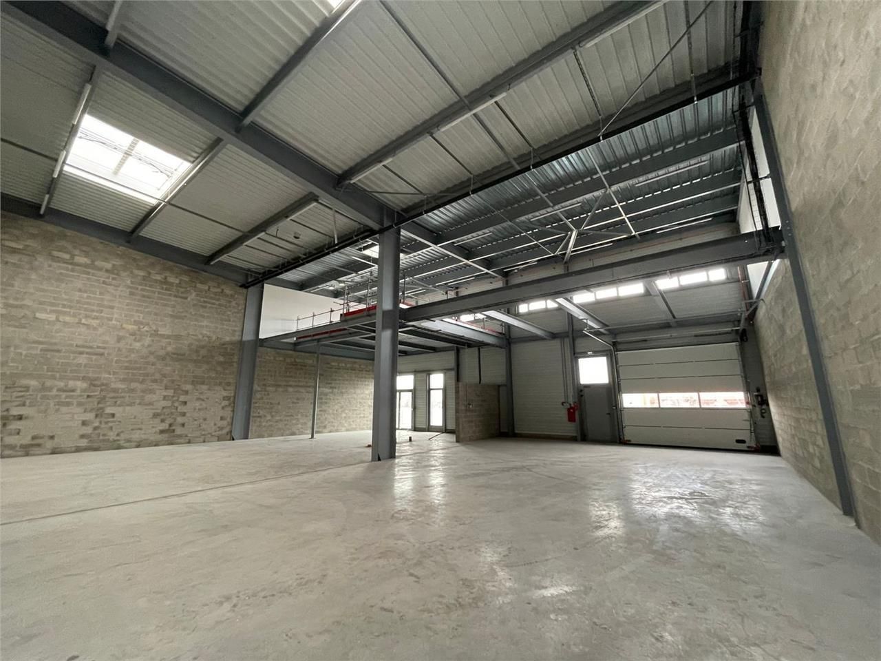 Location Entrepôt 1054 m² non divisibles
