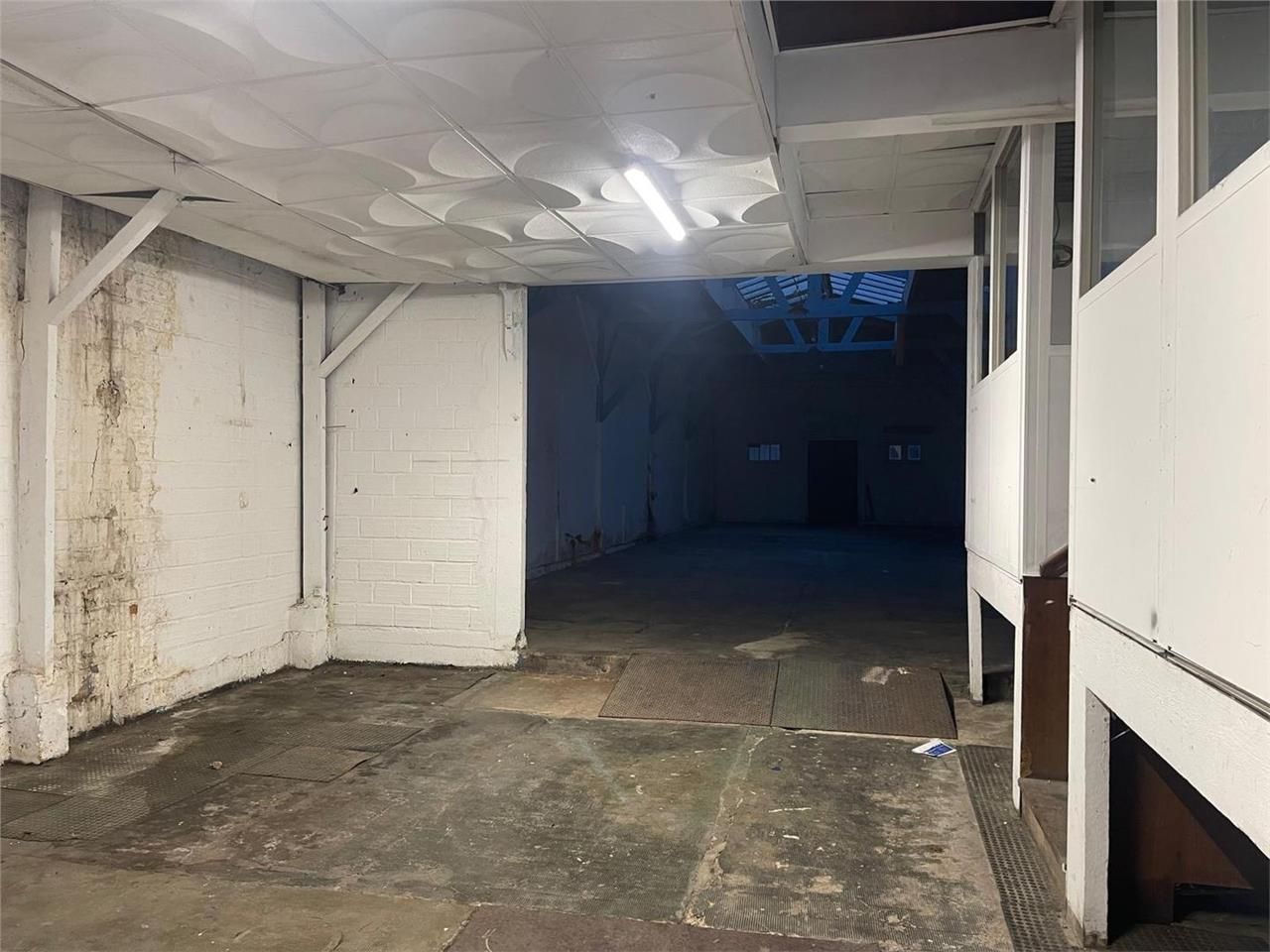 Location Local d'activités 220 m² non divisibles