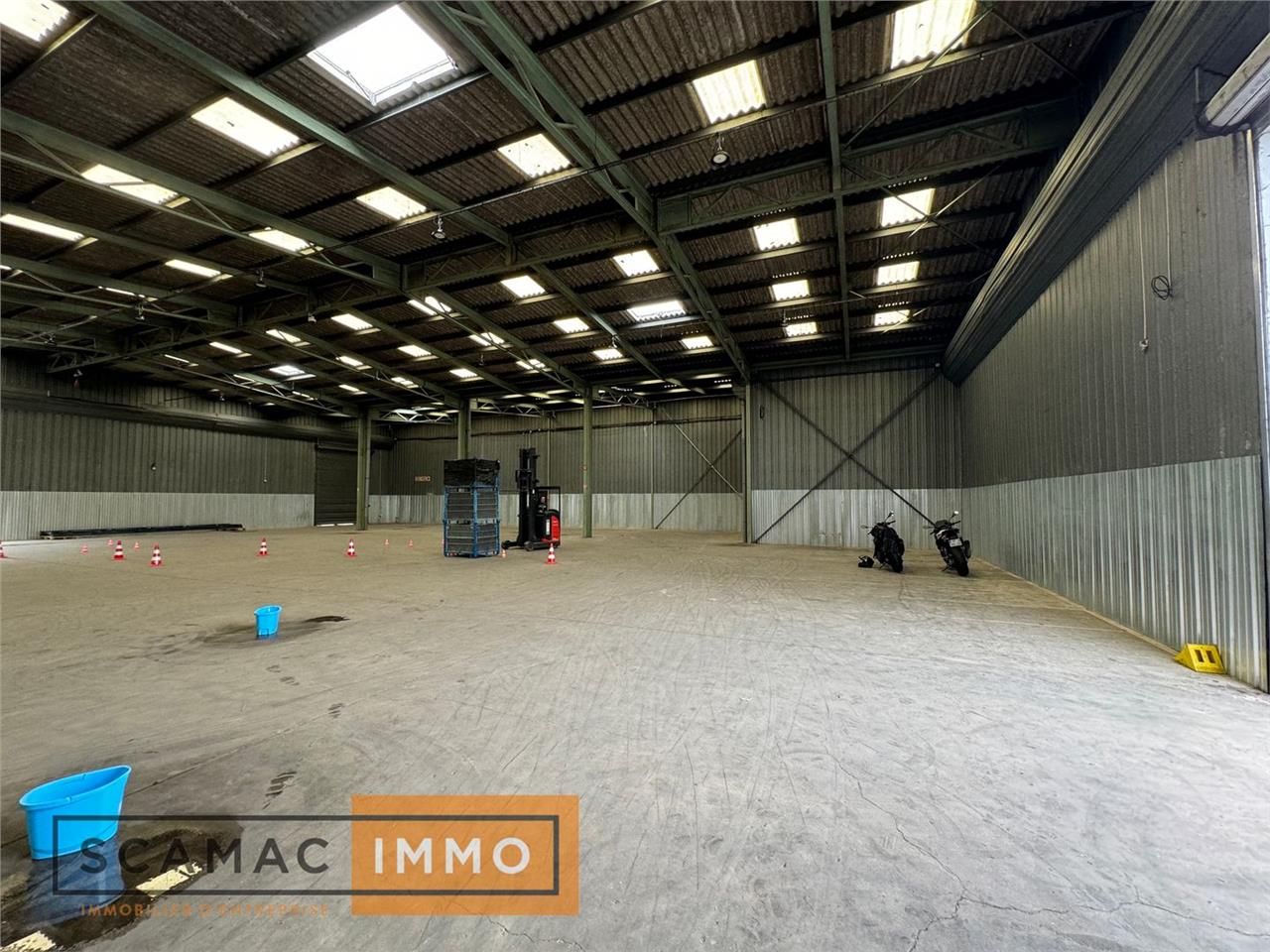 Location Entrepôt 1440 m² non divisibles