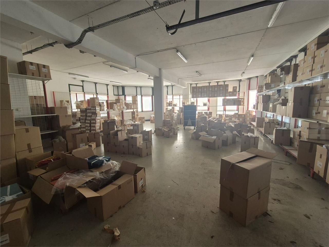 Location Local d'activités 325 m² non divisibles