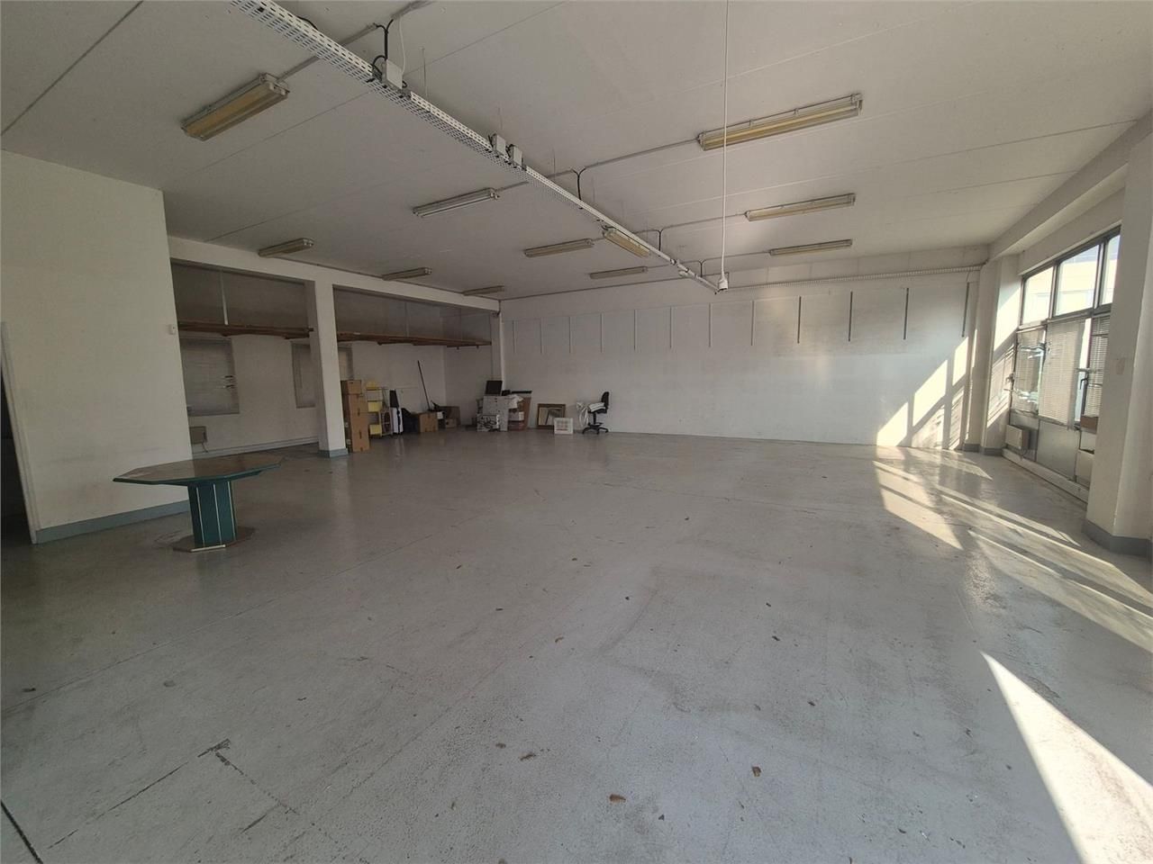 Location Local d'activités 210 m² non divisibles