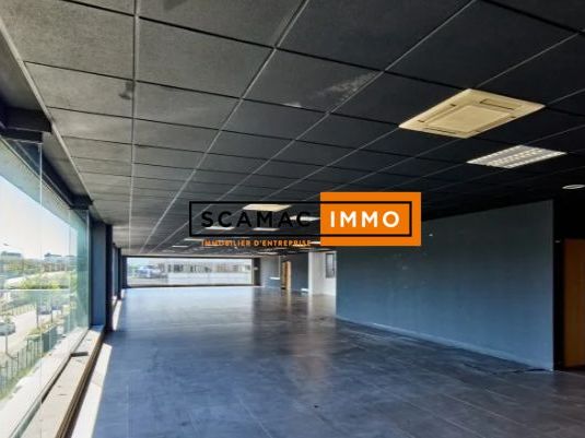 Location Entrepôt 1819 m² non divisibles