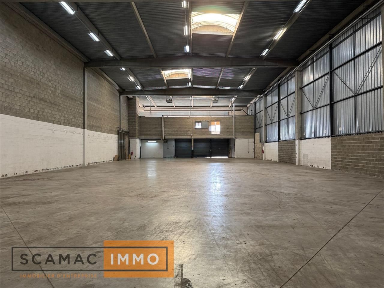 Location Entrepôt 1325 m² non divisibles