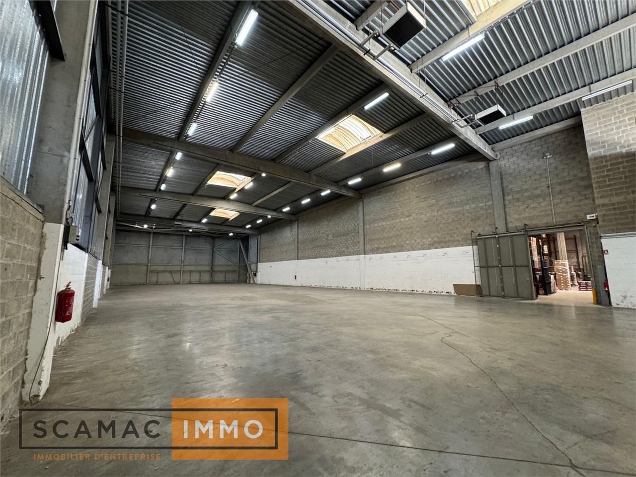 Entrepôt de 2233m²