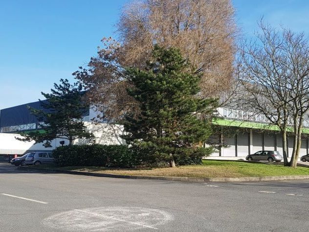 Location Entrepôt 5913 m² non divisibles
