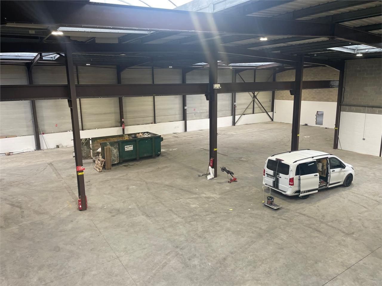 Location Entrepôt 1293 m² non divisibles