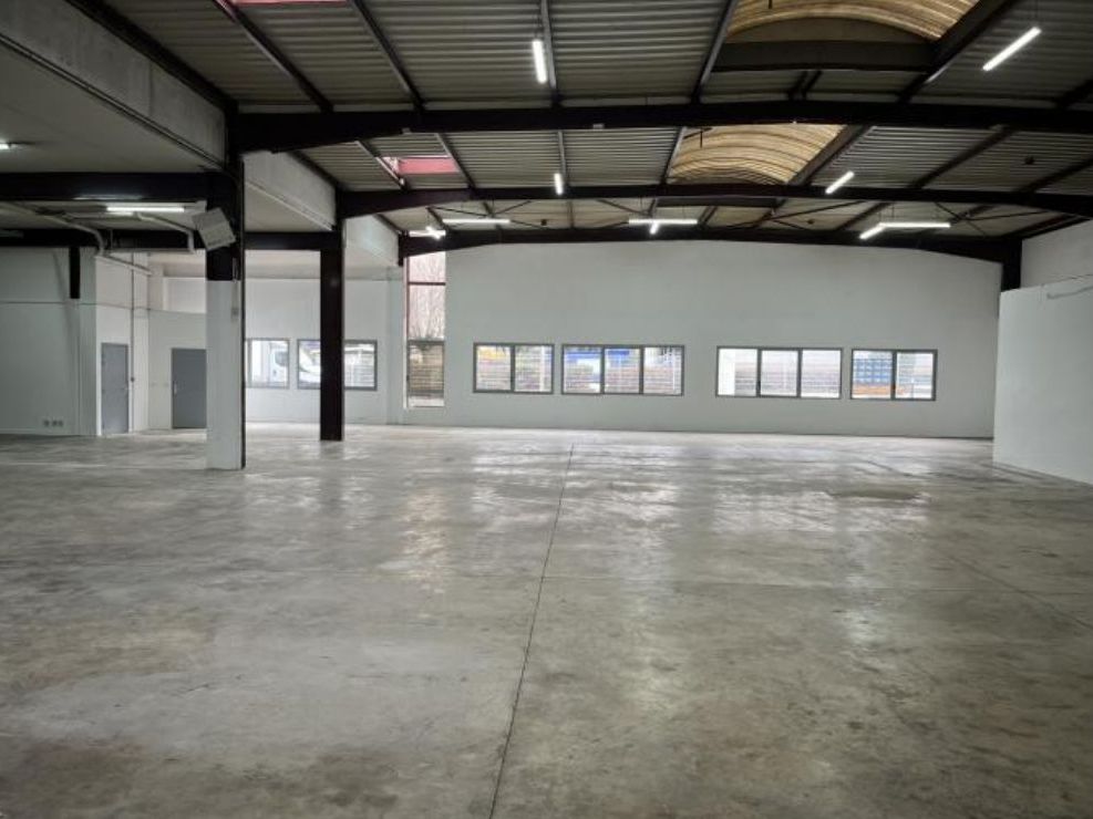 Local d'activités de 1044m²