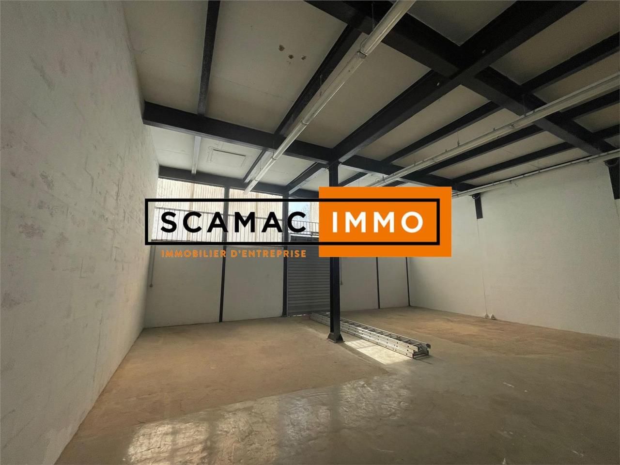 Location Entrepôt 122 m² non divisibles