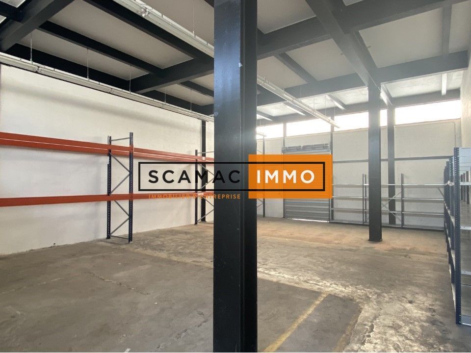 Entrepôt de 122m²