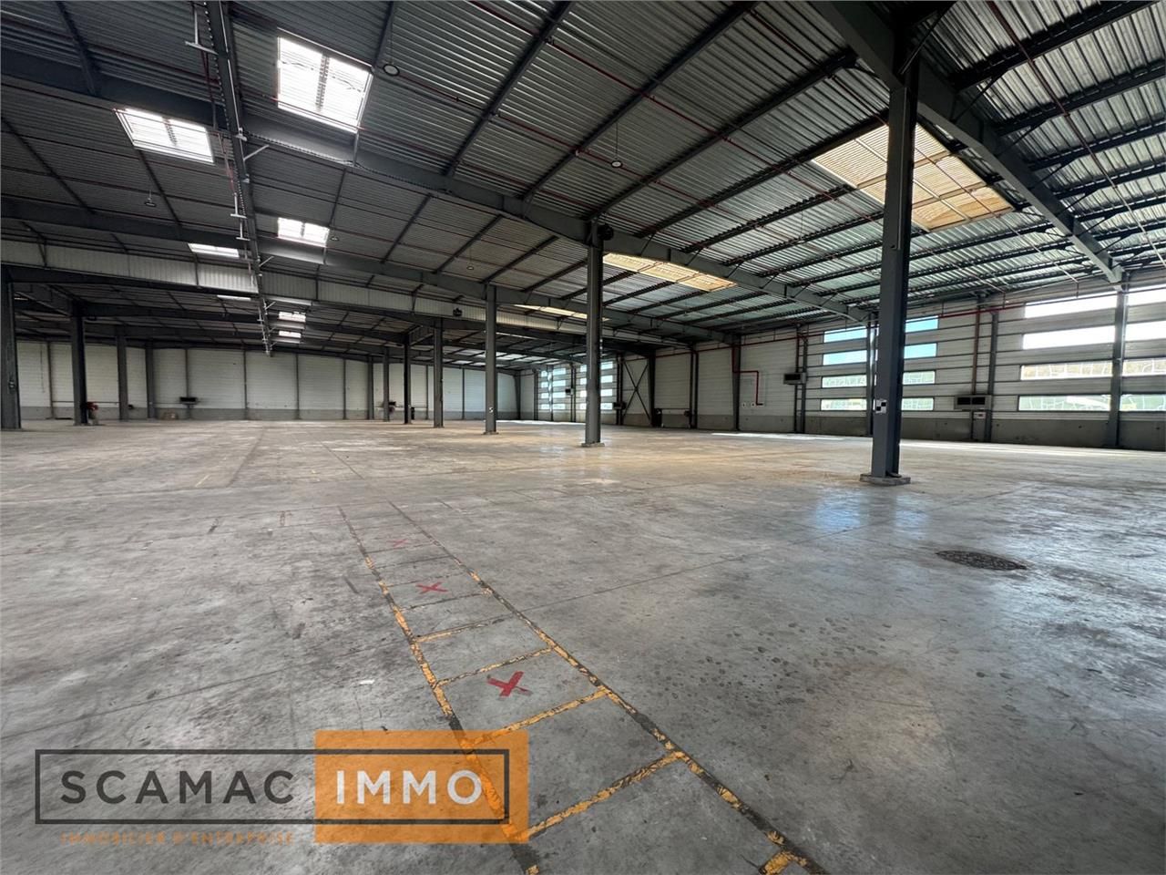 Entrepôt de 6734m²