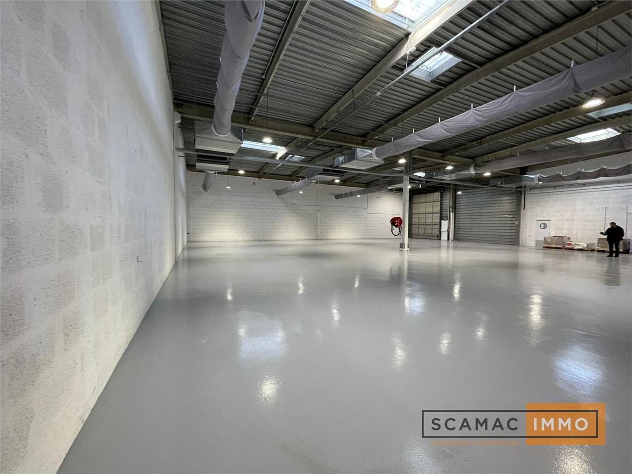 Entrepôt de 706m²