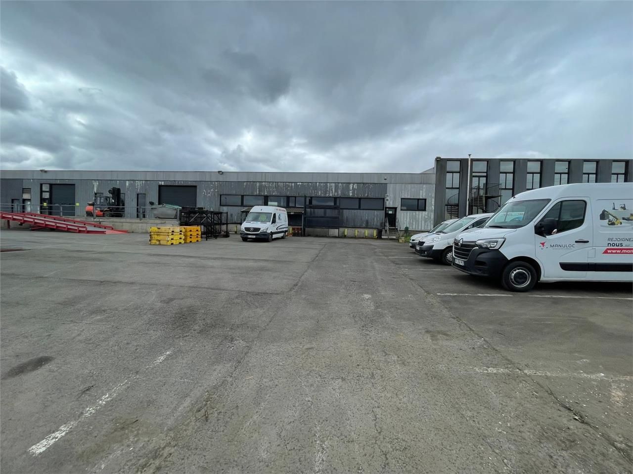 Local d'activités de 1000m²