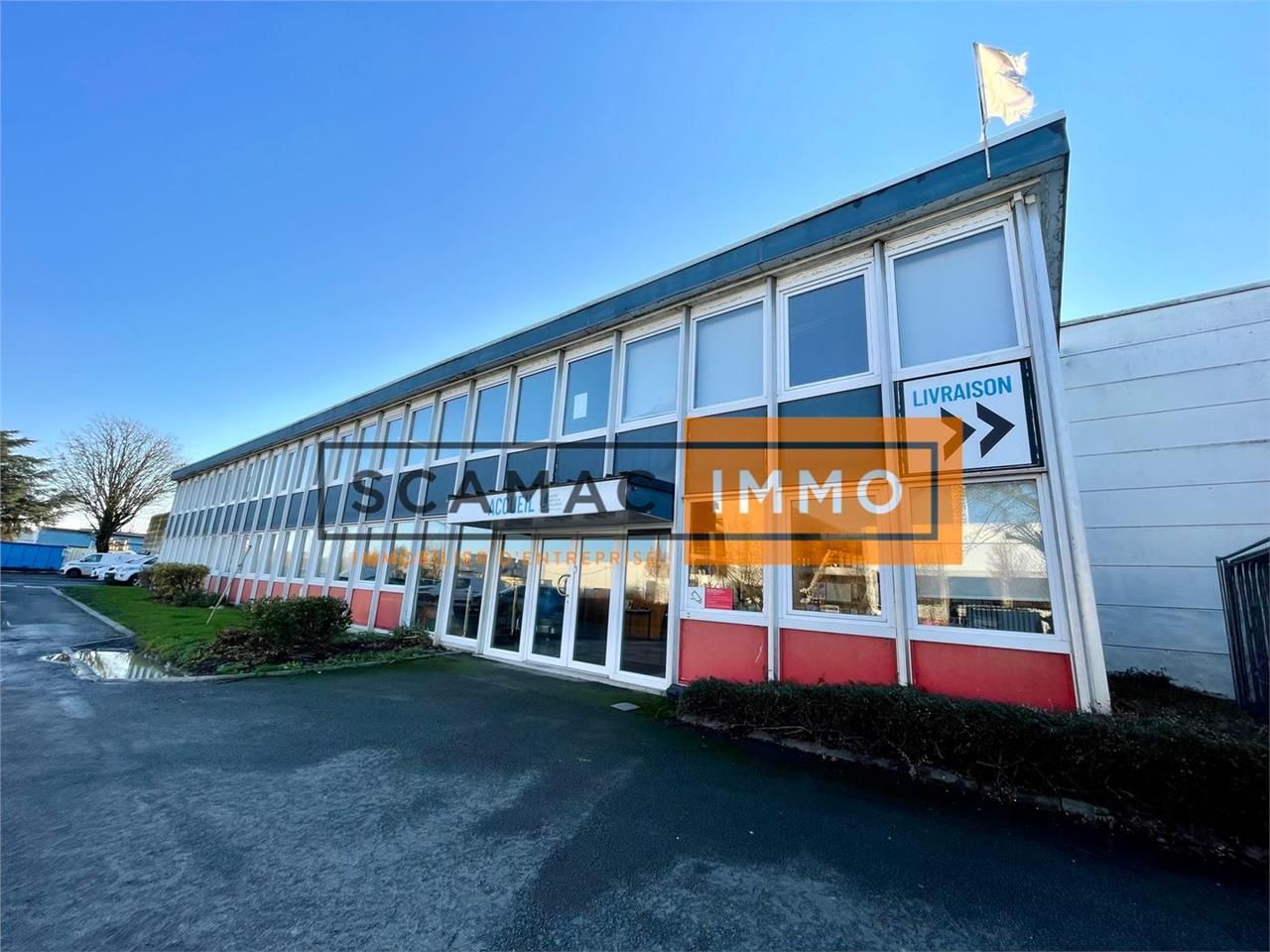 Local d'activités de 3232m²