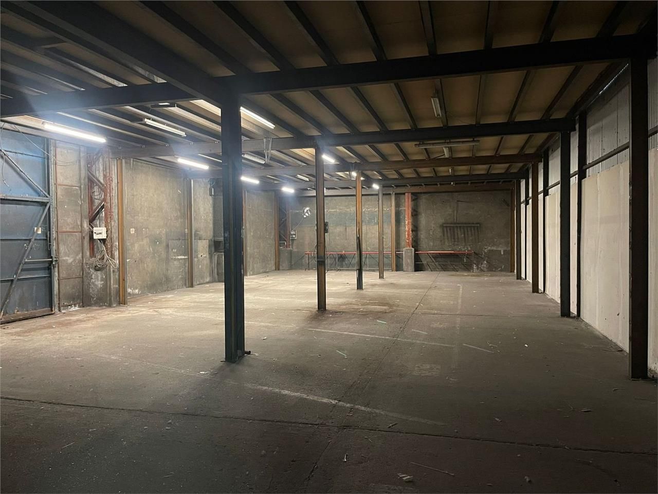 Location Entrepôt 240 m² non divisibles