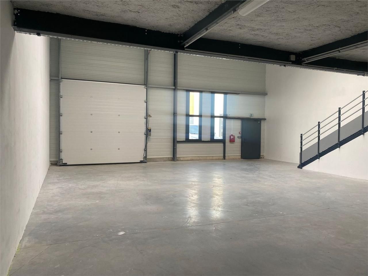 Location Entrepôt 200 m² non divisibles