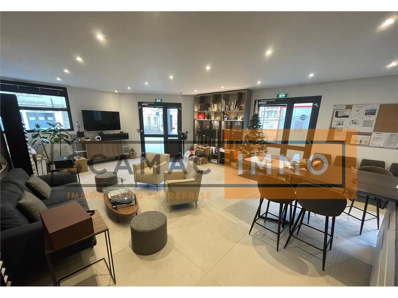 Location Local Commercial 84 m² non divisibles