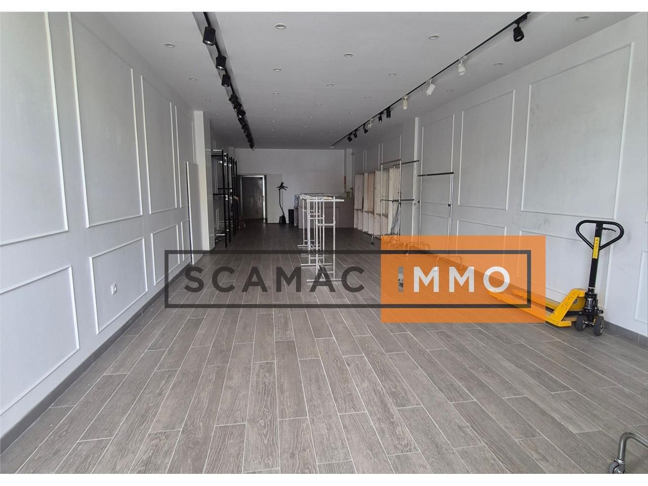 Location Local Commercial 300 m² non divisibles