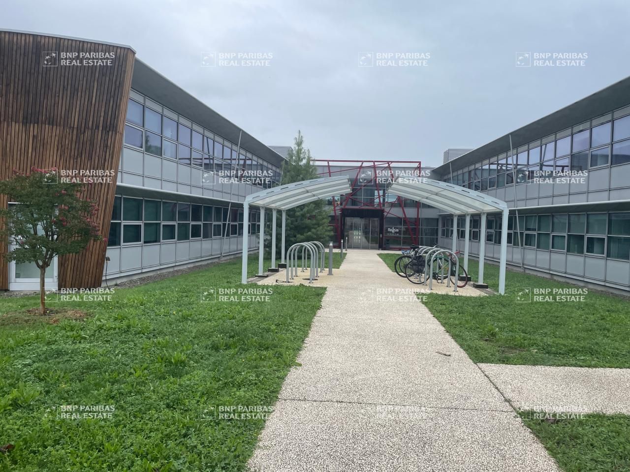 474.84 m² pour ce bureaux en location à Montbonnot-saint-martin