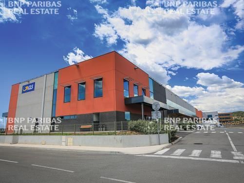 850 m² pour ce activité en location à Les arcs