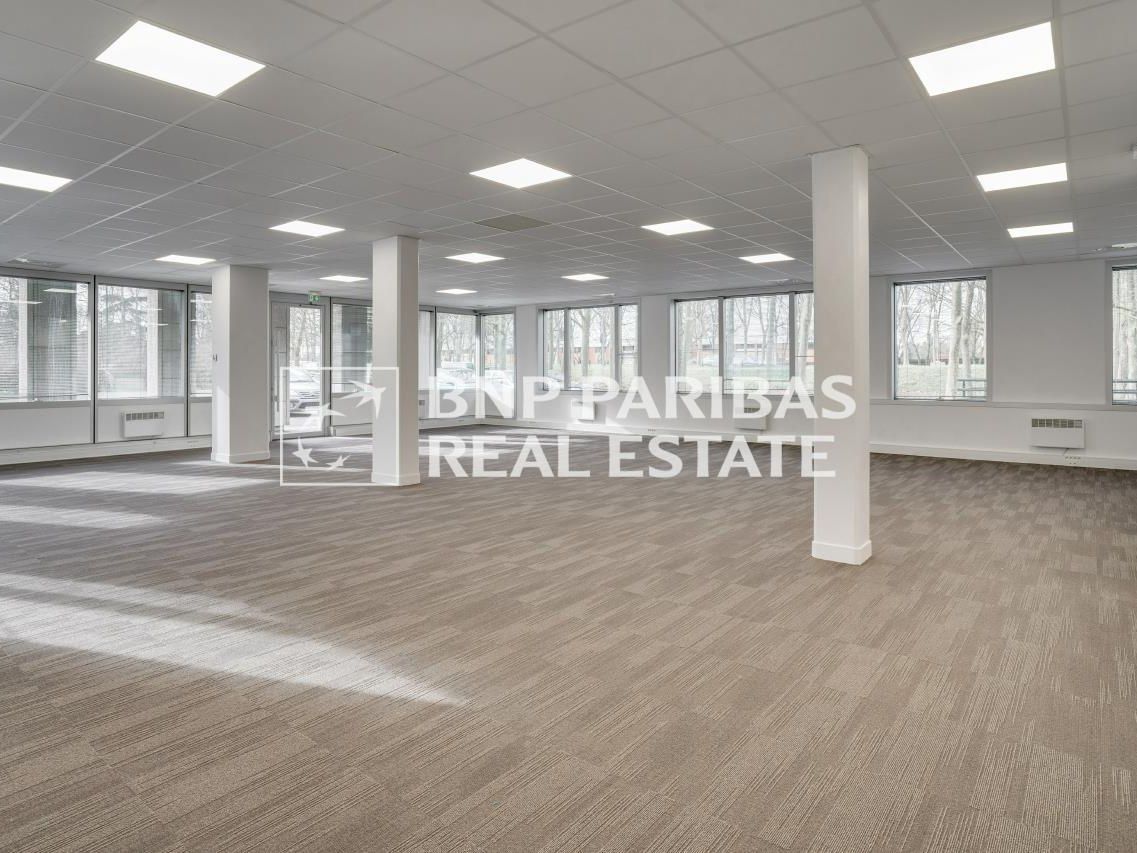1588.2 m² pour ce bureaux en vente à Villepinte