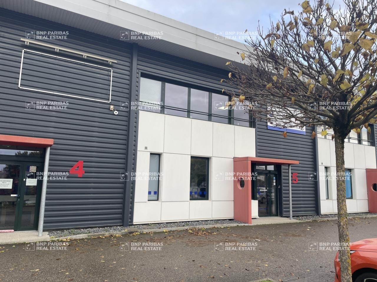 910 m² pour ce activité en location à Saint-quentin-fallavier