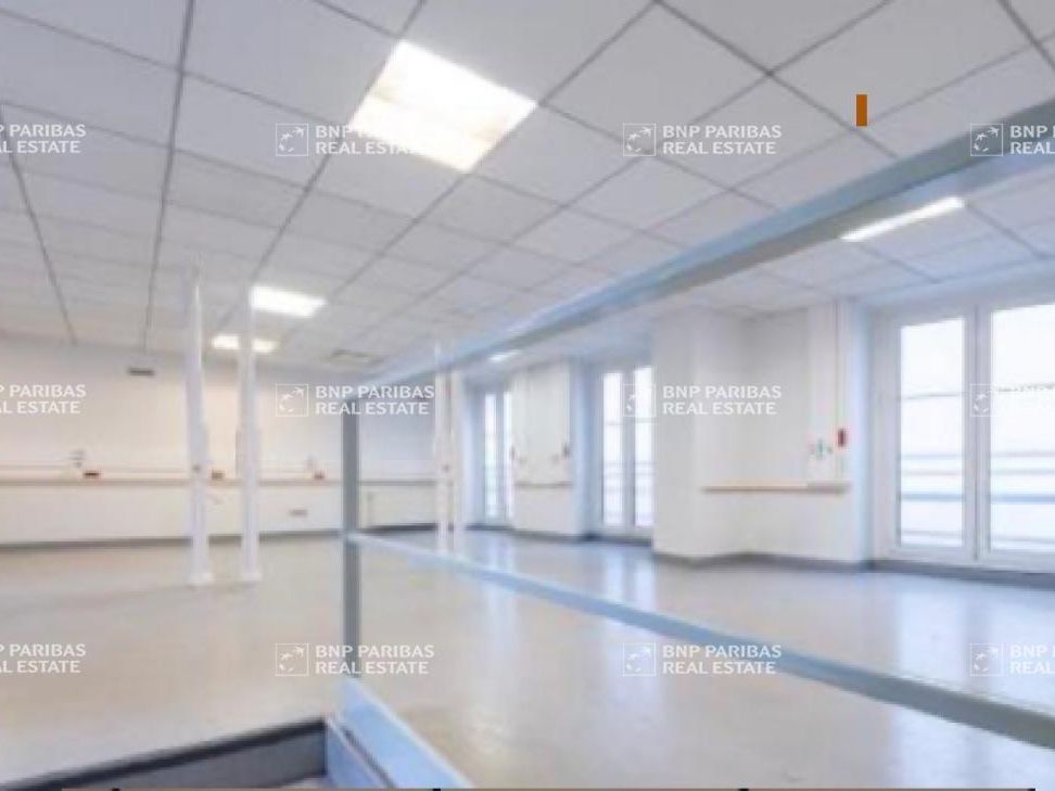 1390 m² pour ce bureaux en location à Paris