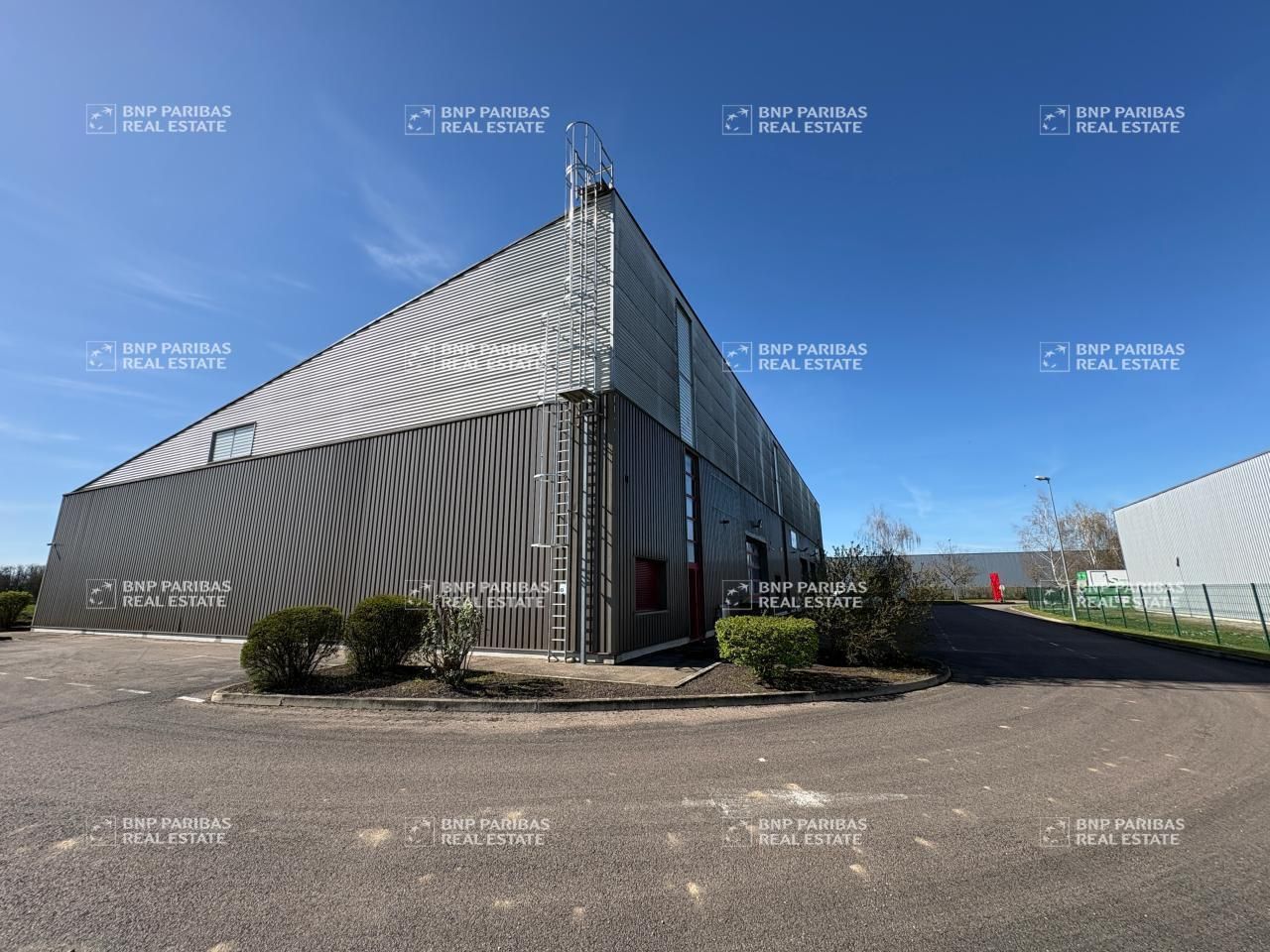 265 m² pour ce activité en location à Levernois