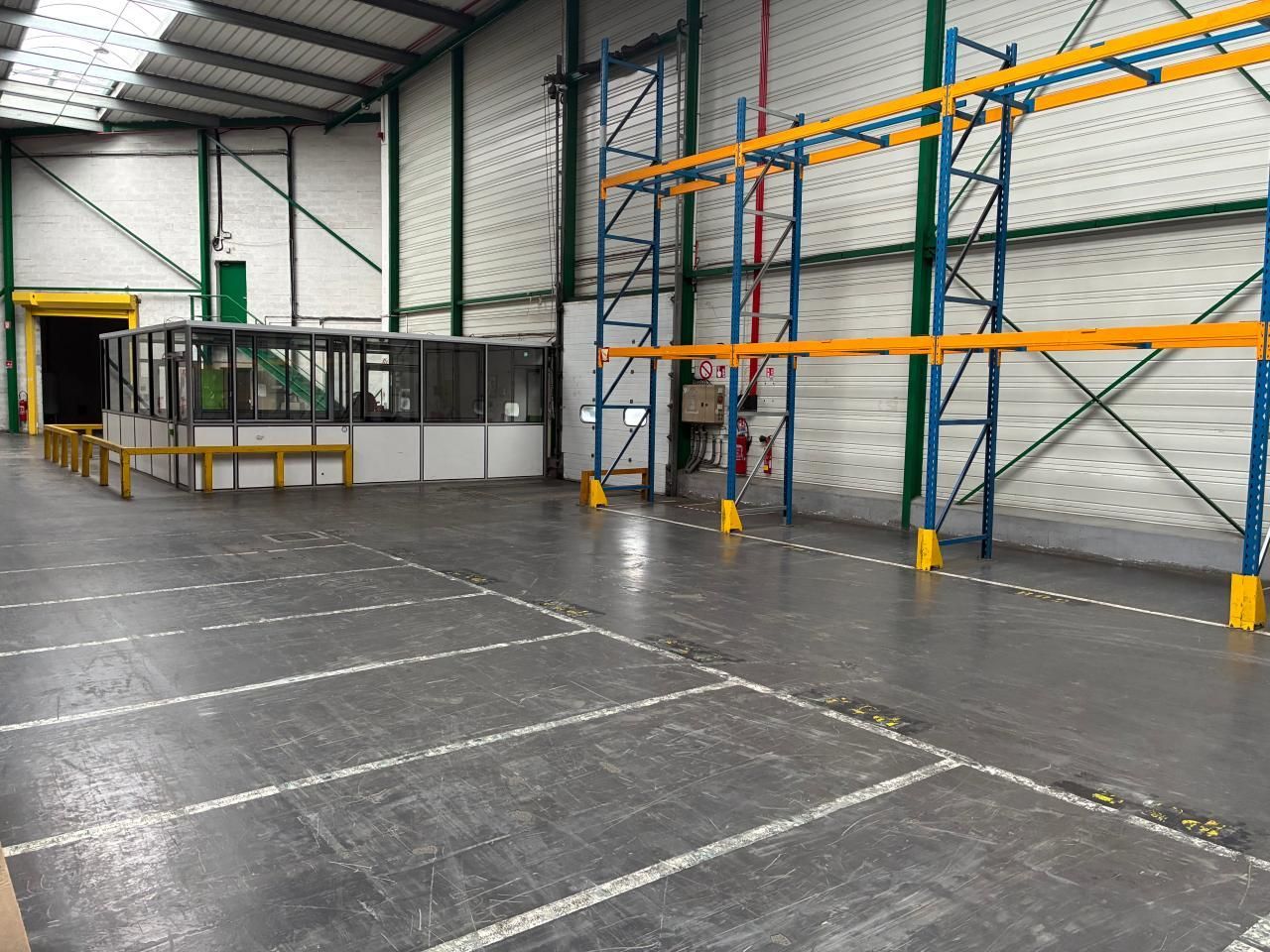 16319.18 m² pour cetentrepôts classe a en location à Santes