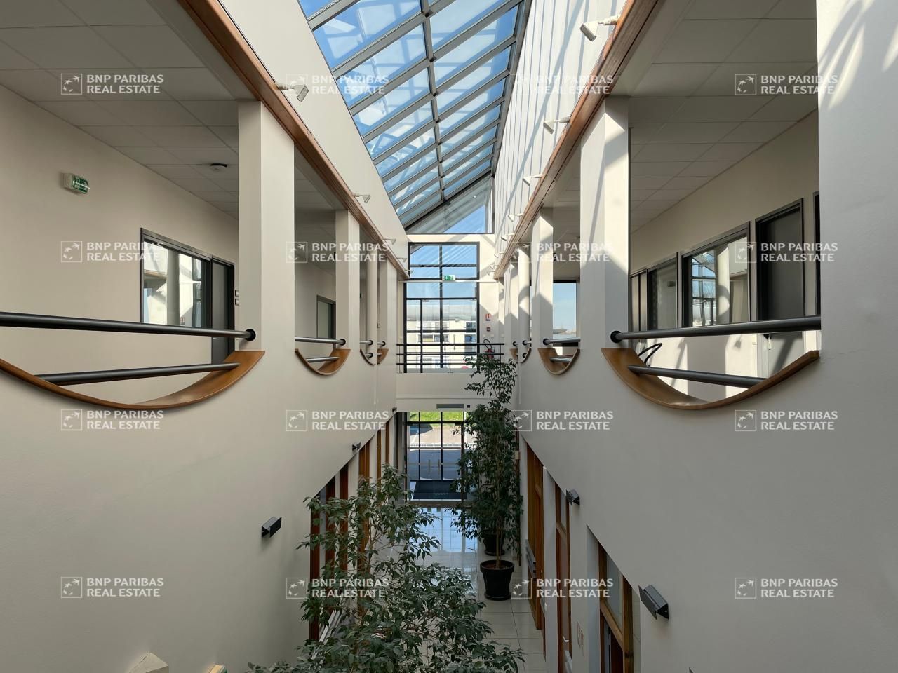 1710 m² pour ce bureaux en location à Mont-saint-aignan