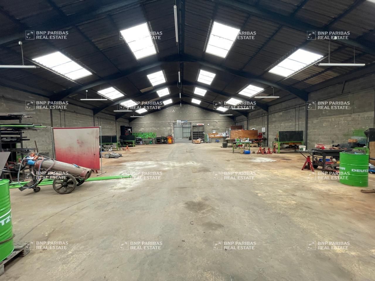 3257.6 m² pour ce activité en vente à Le rheu