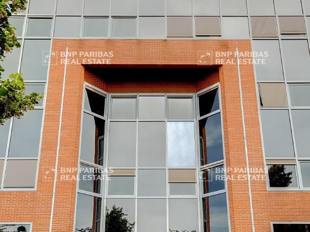 1947 m² pour ce bureaux en location à Guyancourt