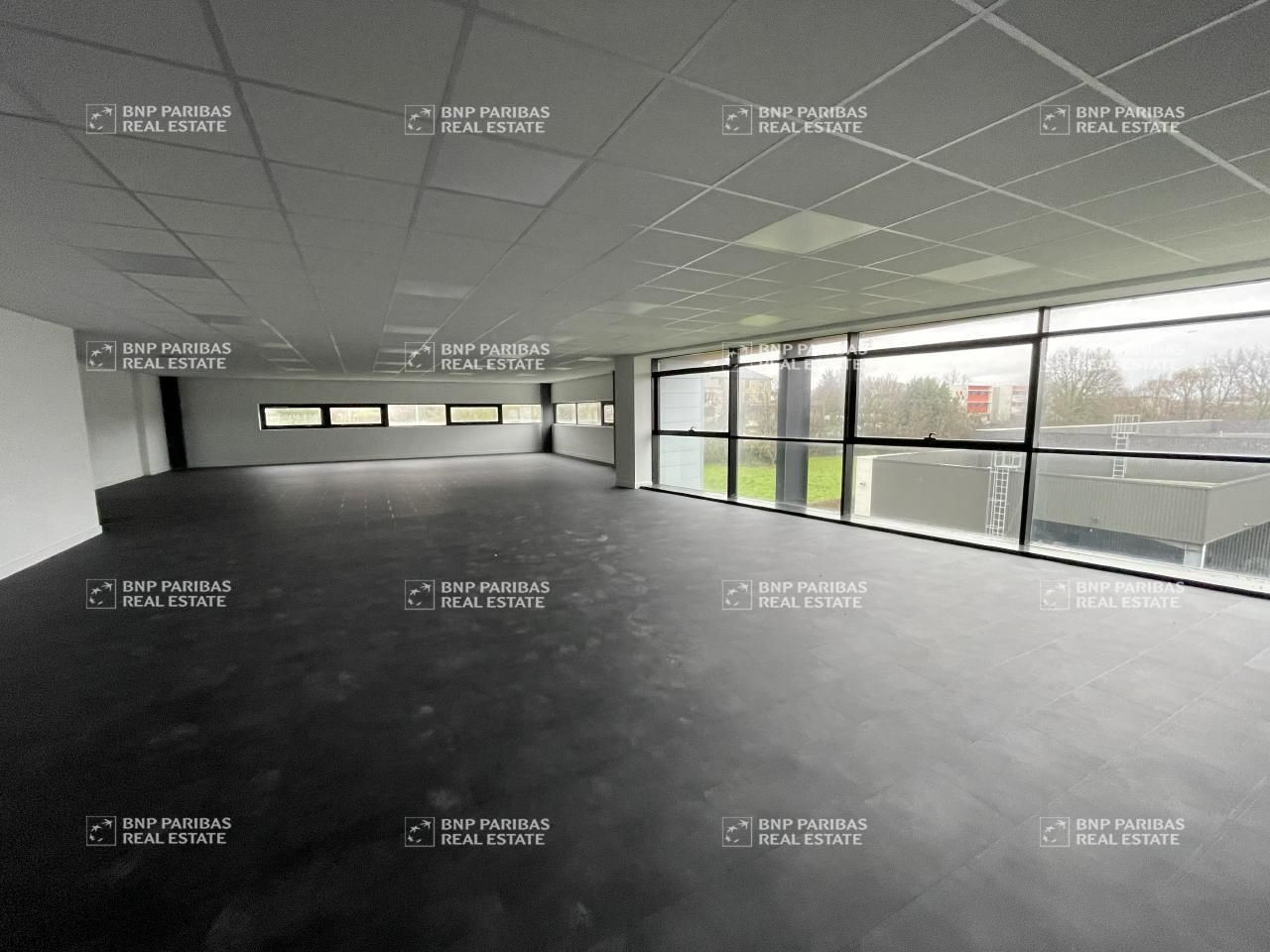 Location Bureaux 1055 m² divisibles 72000 Le mans