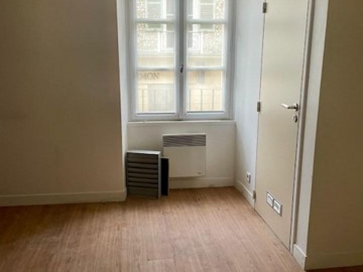 151 m² pour ce bureaux en location à Versailles